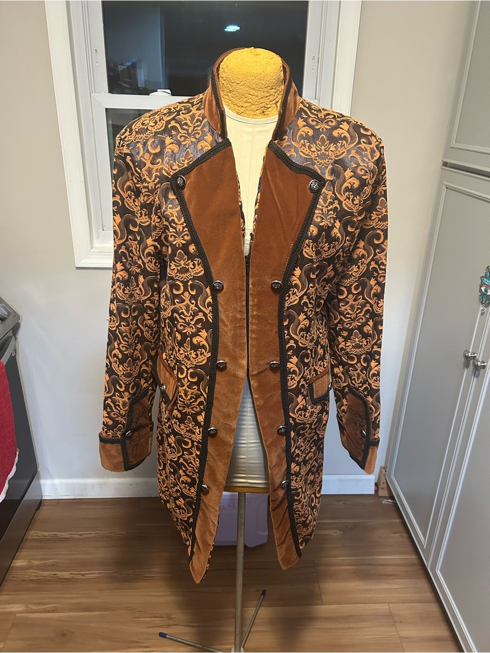 Vintage-Inspired Men's Velvet Brocade Coat in Brown Size XL